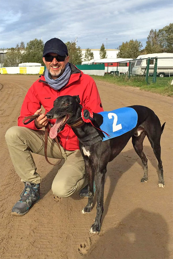 Greyhound des WRU Hünstetten gewinnt Rennen in Schweden!